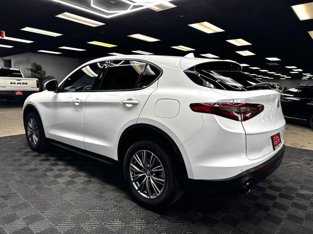 Used 2023 Alfa Romeo Stelvio Sprint image 9