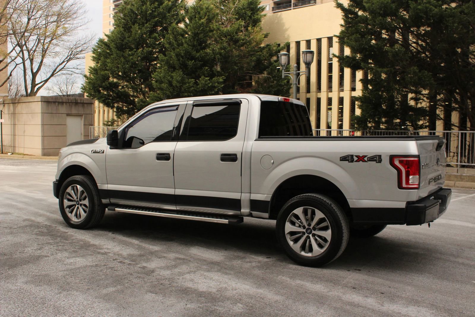 Used 2016 Ford F150 XLT AWD/4WD image 9