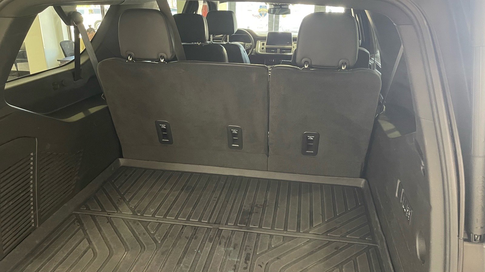 Used 2024 Chevrolet Suburban RST w/ Luxury Package image 35