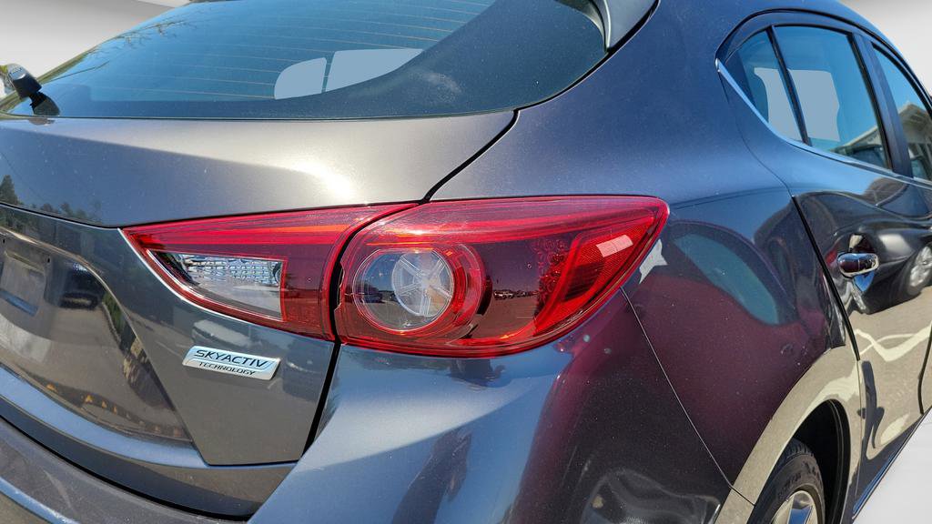 Used 2018 MAZDA MAZDA3 Grand Touring w/ Premium Equipment Package FWD image 9