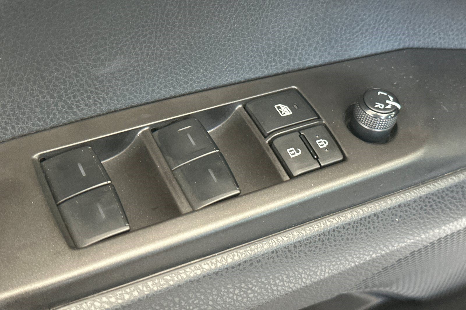Used 2023 Toyota Camry SE FWD image 13