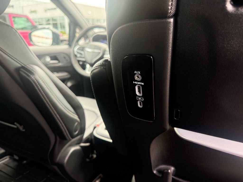 Used 2025 Chrysler Pacifica Select w/ Uconnect Theater Family Group AWD/4WD image 55