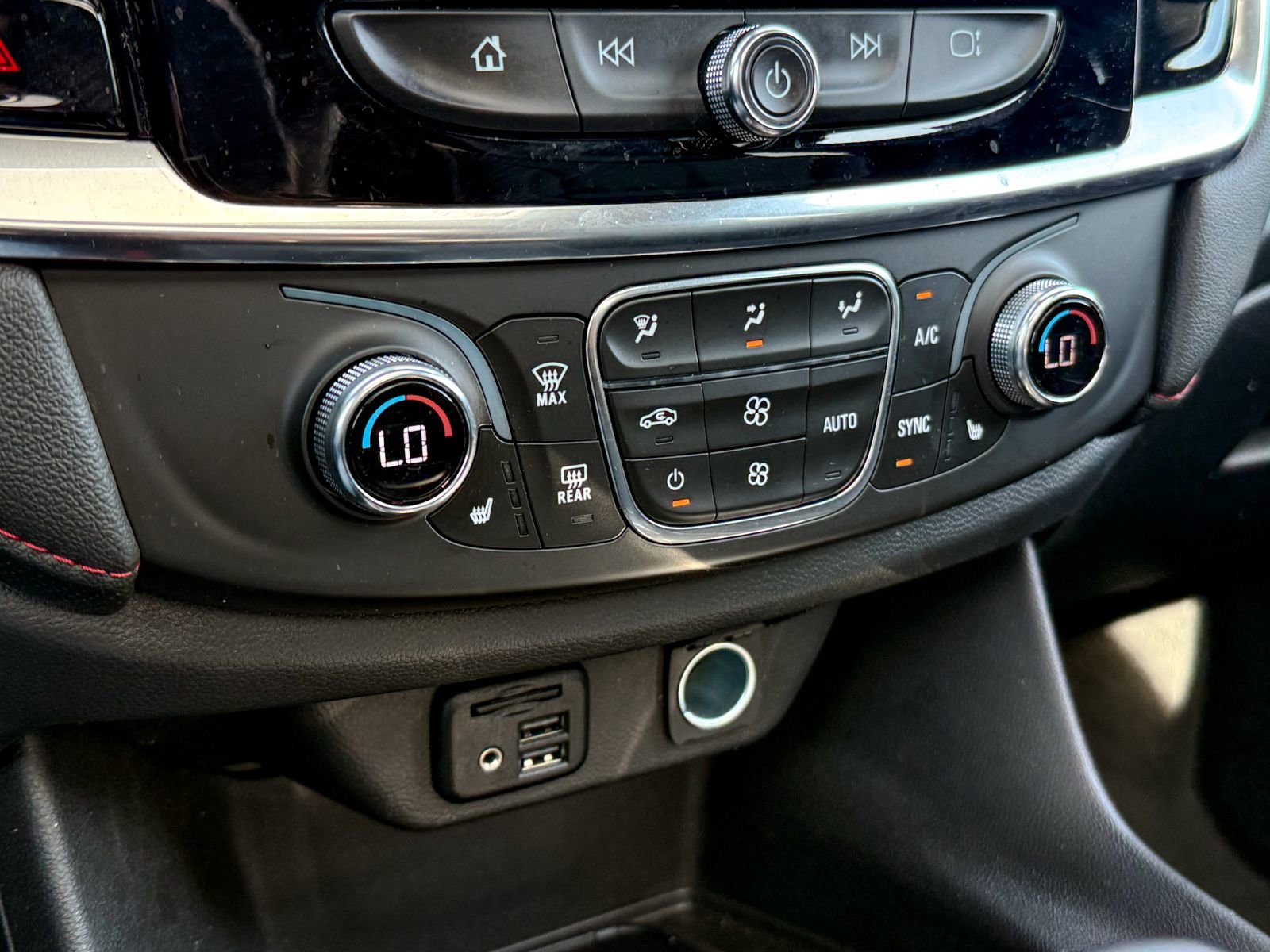 Used 2023 Chevrolet Traverse RS AWD/4WD image 23
