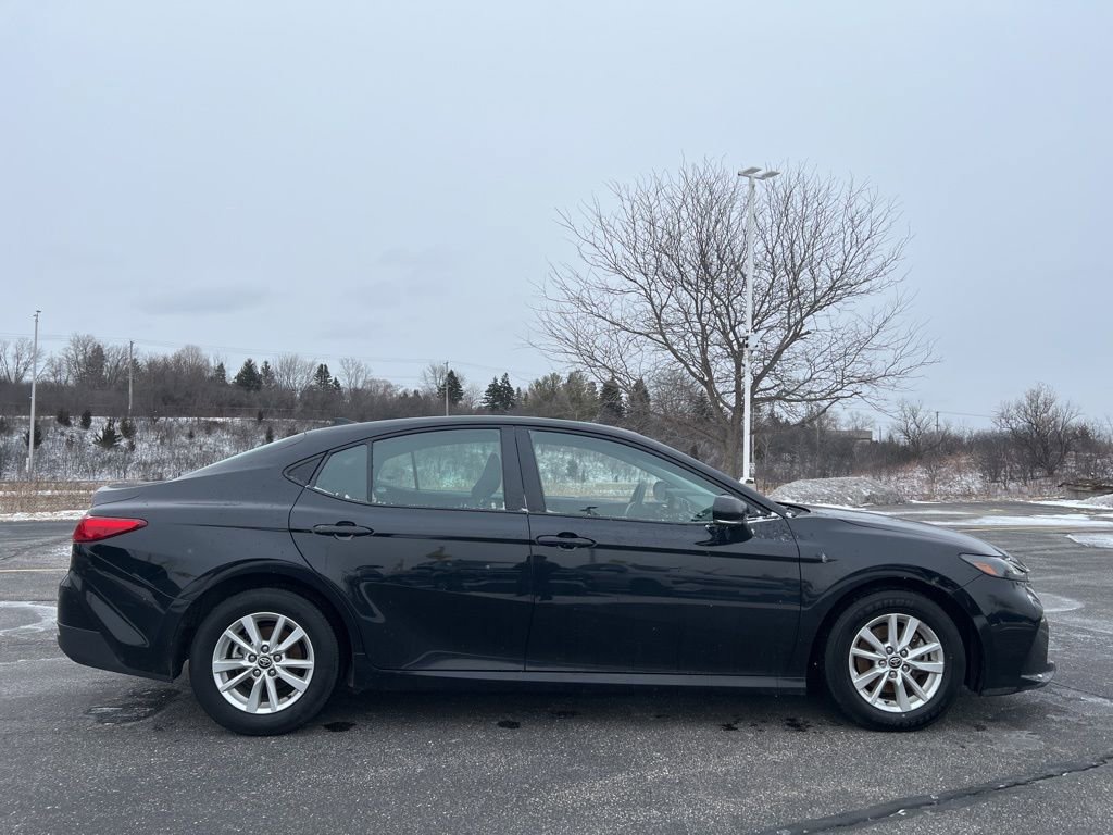Used 2025 Toyota Camry LE image 3
