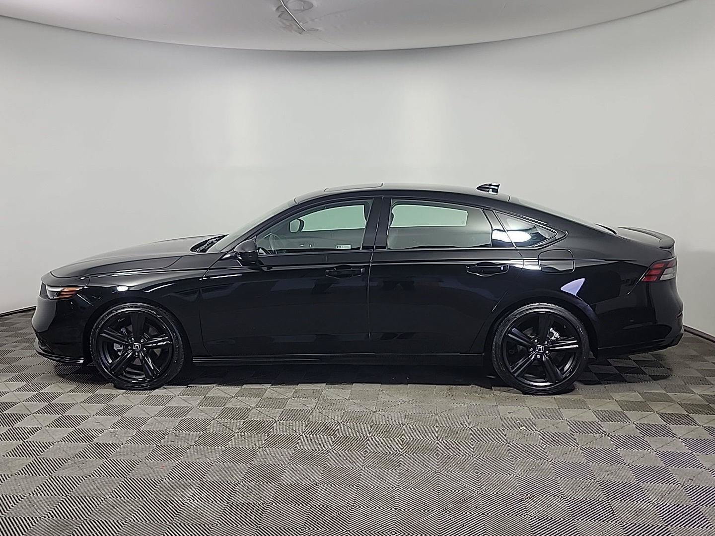 Used 2025 Honda Accord Sport image 10