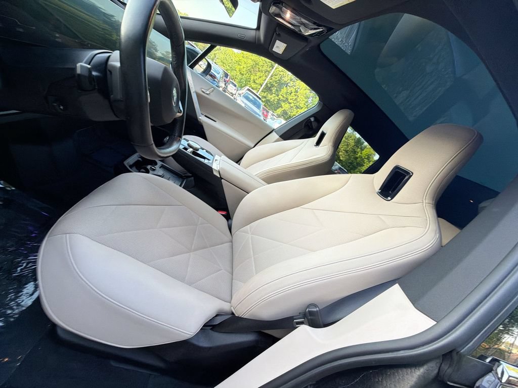 Used 2024 BMW iX xDrive50 w/ Sport Package AWD/4WD image 13