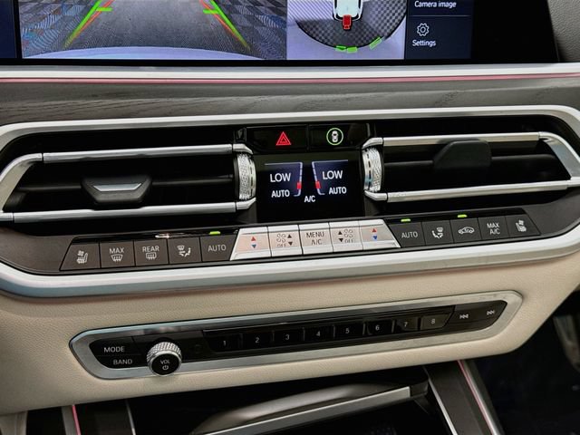 Used 2022 BMW X7 xDrive40i w/ Premium Package AWD/4WD image 16