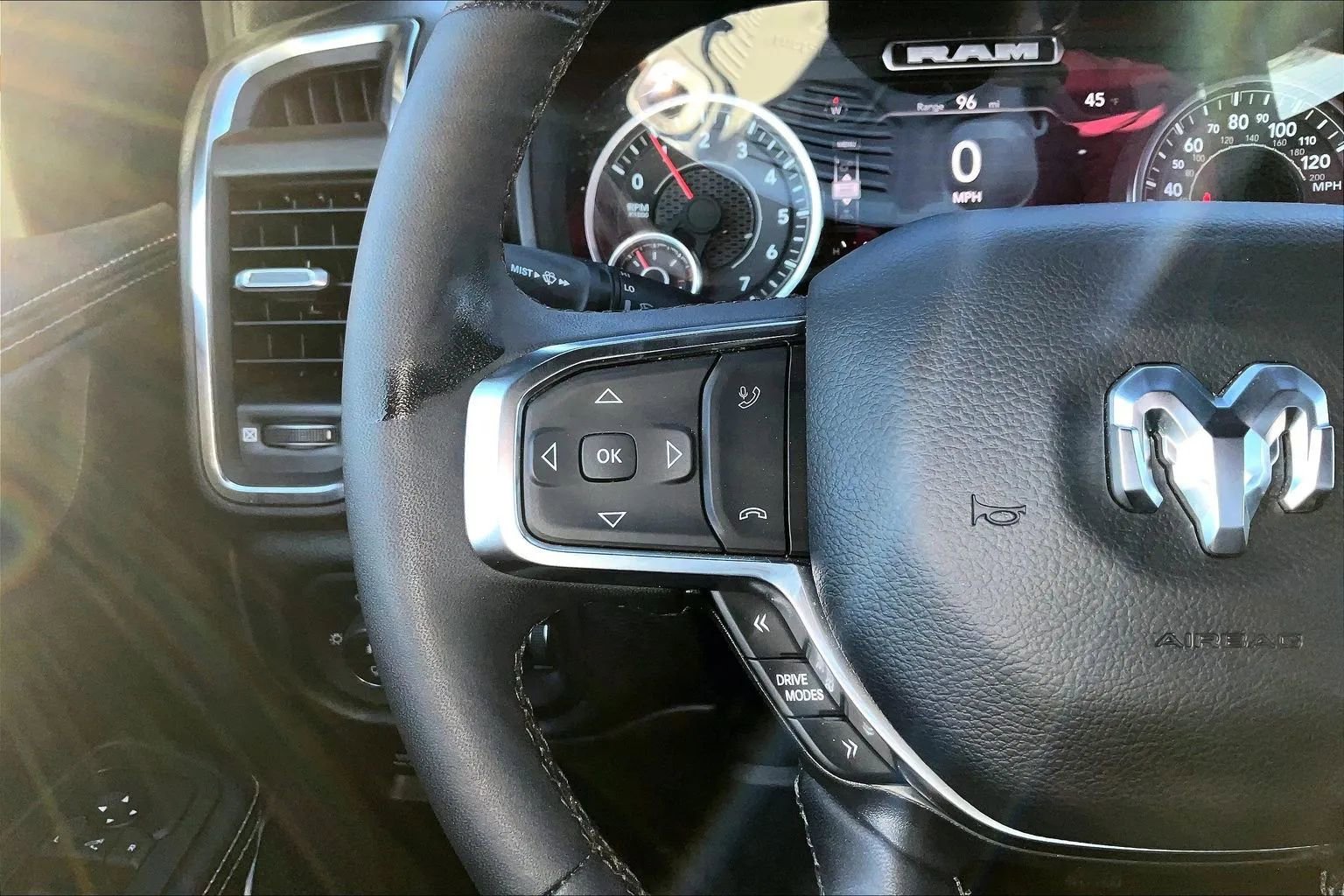 Used 2025 RAM 1500 Laramie AWD/4WD image 12