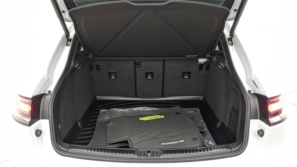 Used 2022 Porsche Macan image 48