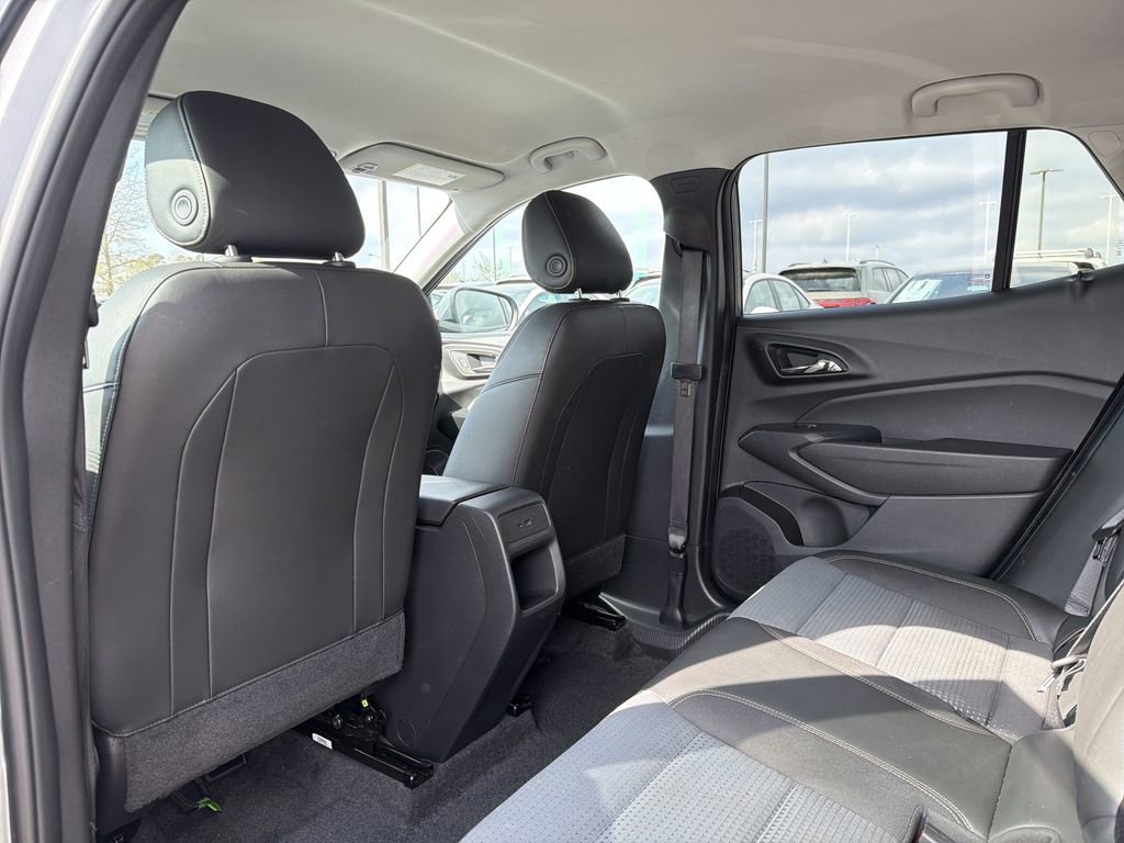 Used 2025 Chevrolet Trax LT image 12
