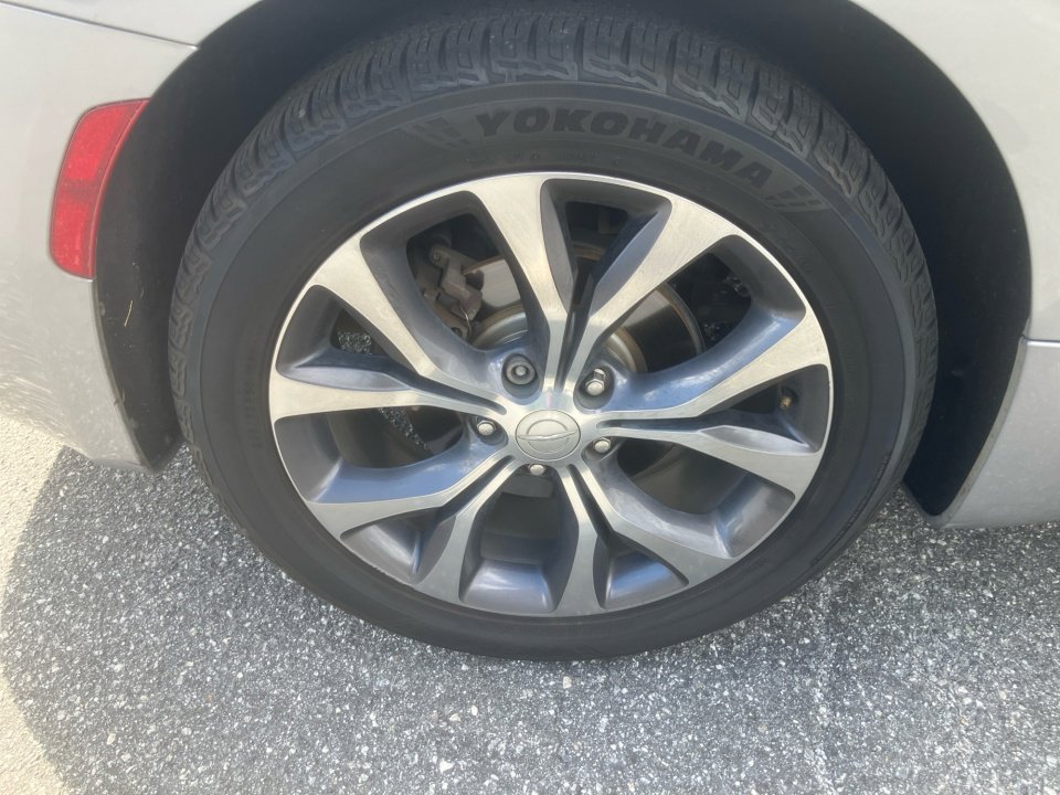 Used 2017 Chrysler Pacifica Limited image 27