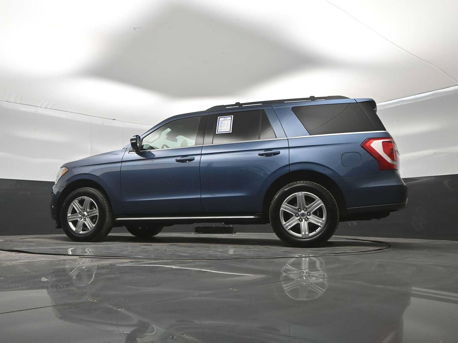 Used 2020 Ford Expedition XLT w/ Equipment Group 202A AWD/4WD image 36