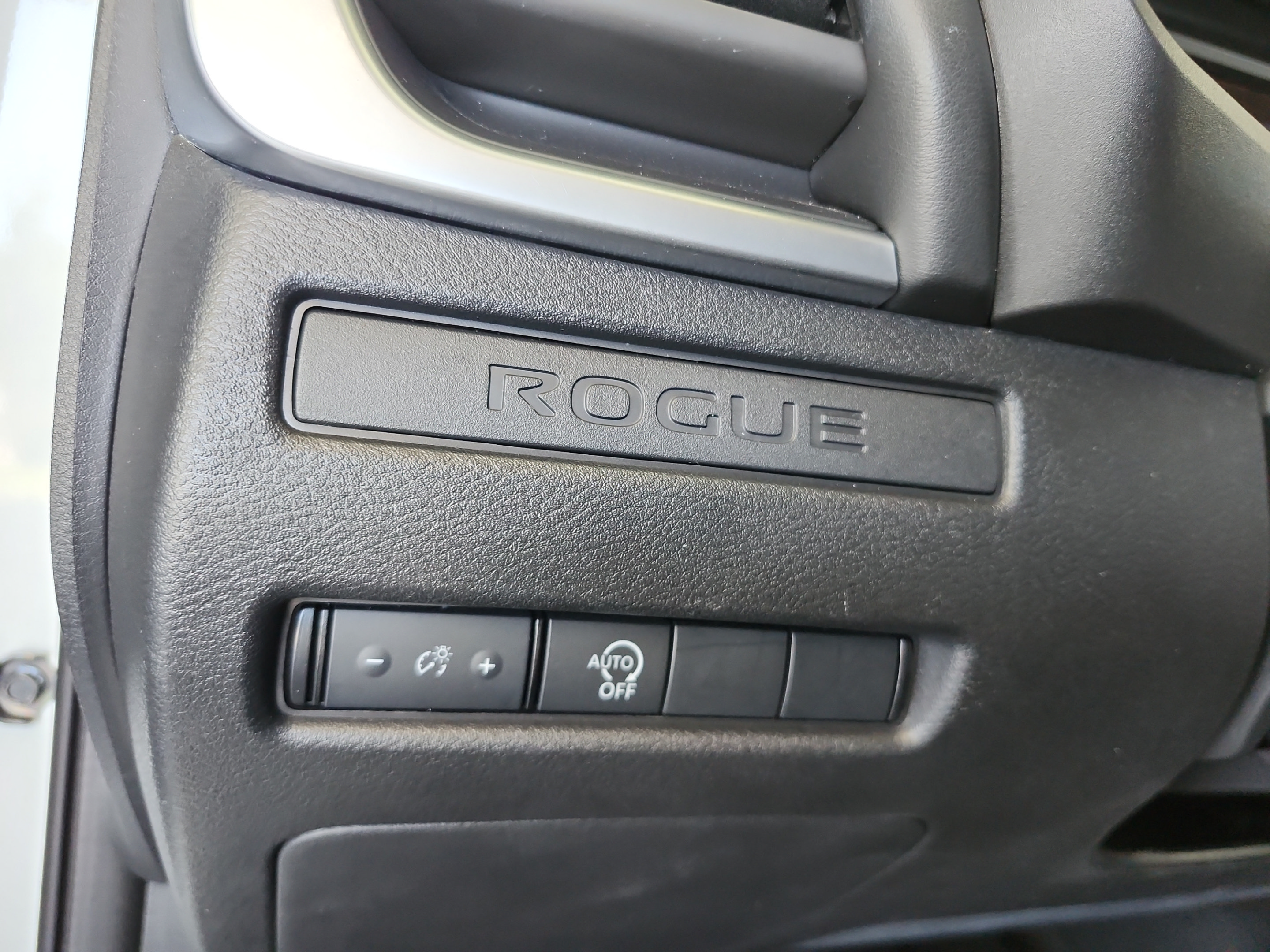 Used 2024 Nissan Rogue S FWD image 13