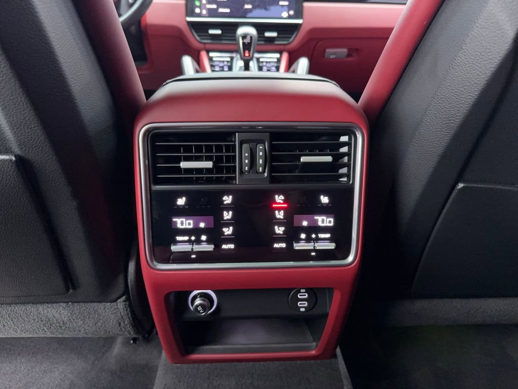 Used 2023 Porsche Cayenne Platinum Edition image 20