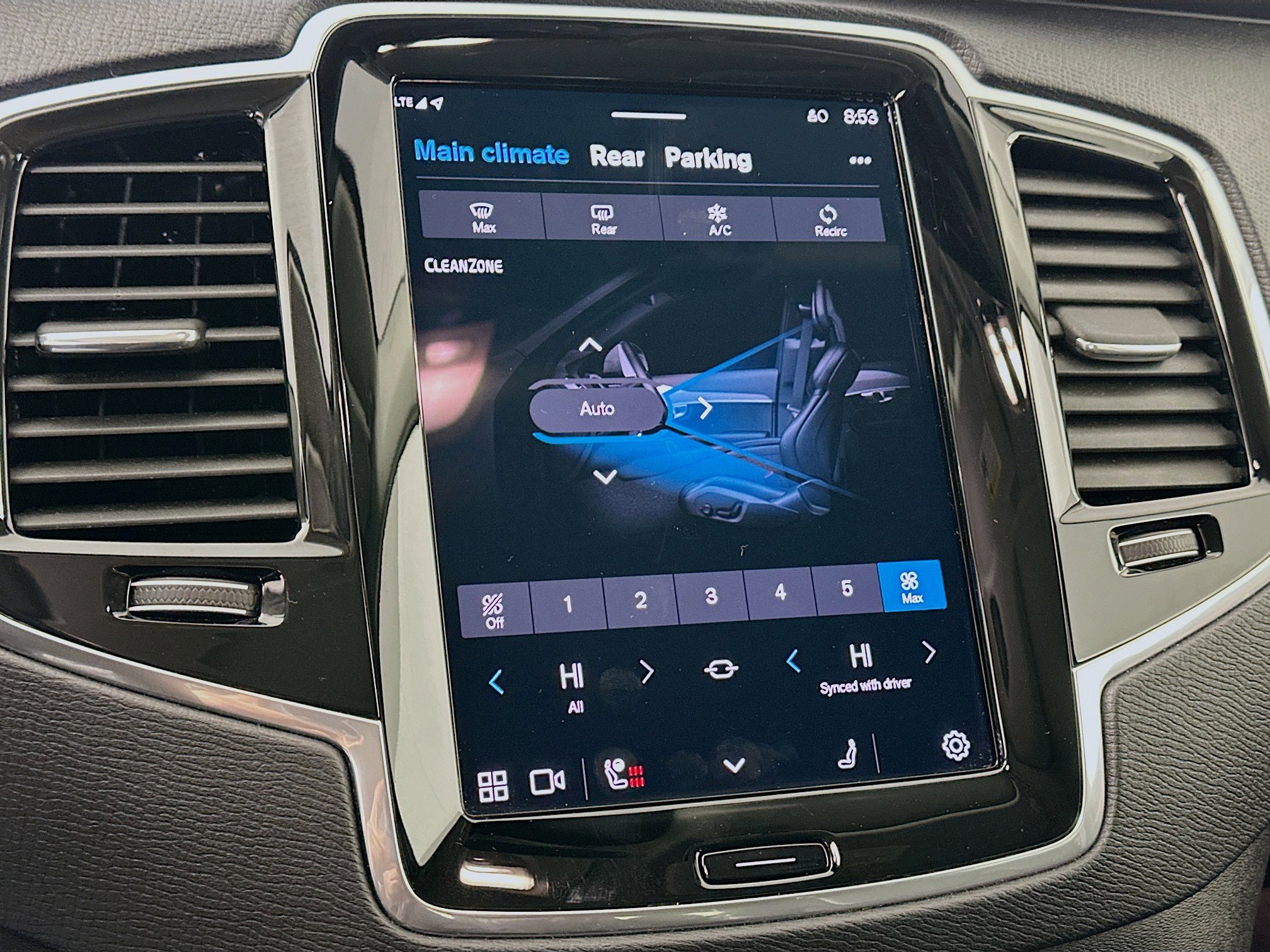 Used 2023 Volvo XC90 B6 Plus image 24