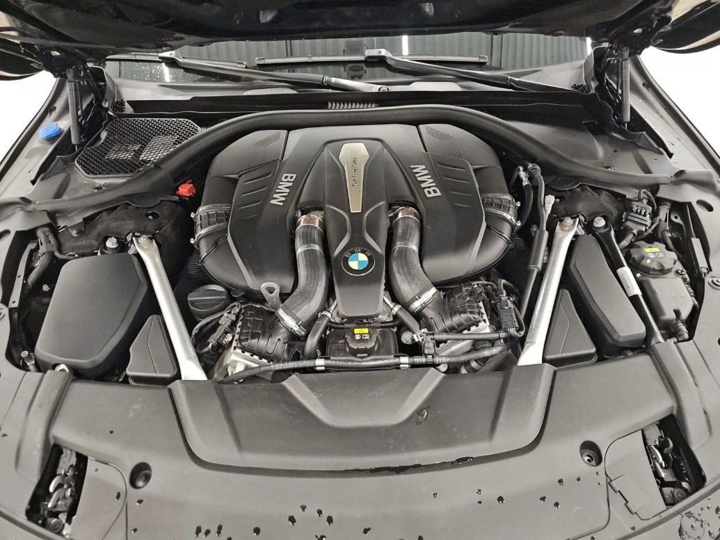 Used 2018 BMW 750i xDrive AWD/4WD image 12