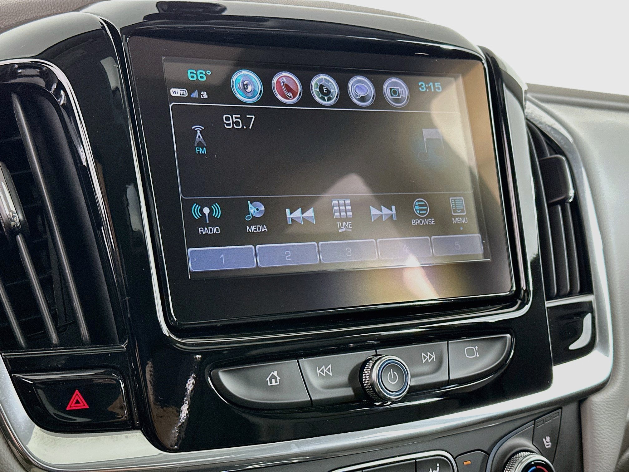 Used 2019 Chevrolet Traverse Premier w/ Driver Confidence II Package FWD image 21