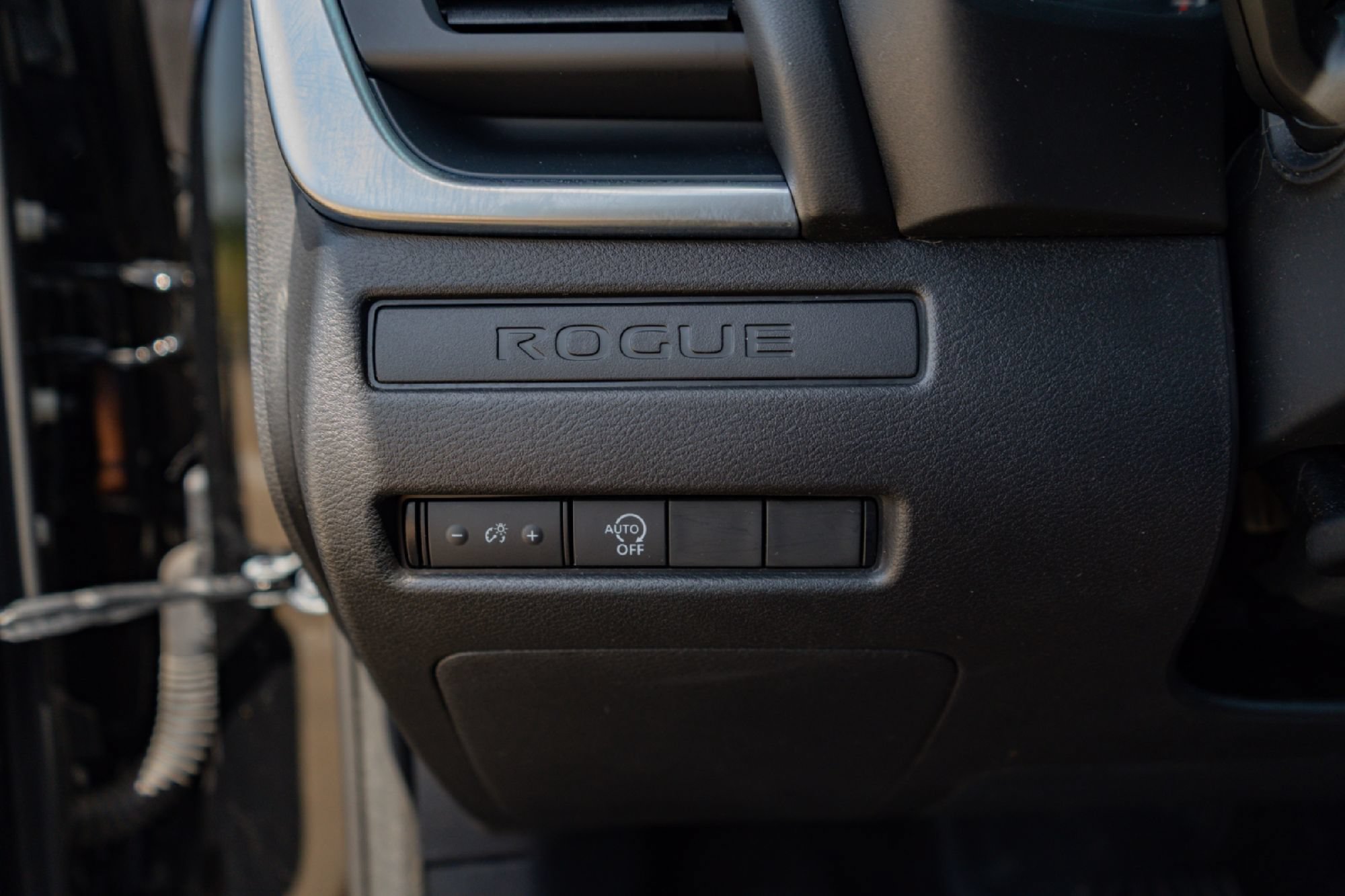 Used 2024 Nissan Rogue S AWD/4WD image 18