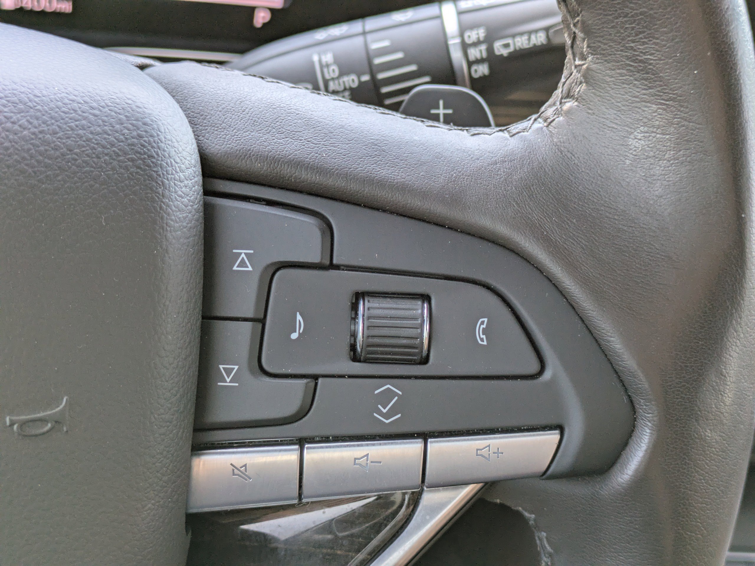 Used 2021 Cadillac Escalade ESV Premium Luxury w/ Driver Assist Tech Package image 26