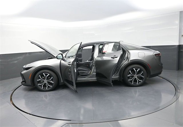 Used 2023 Toyota Crown XLE image 38