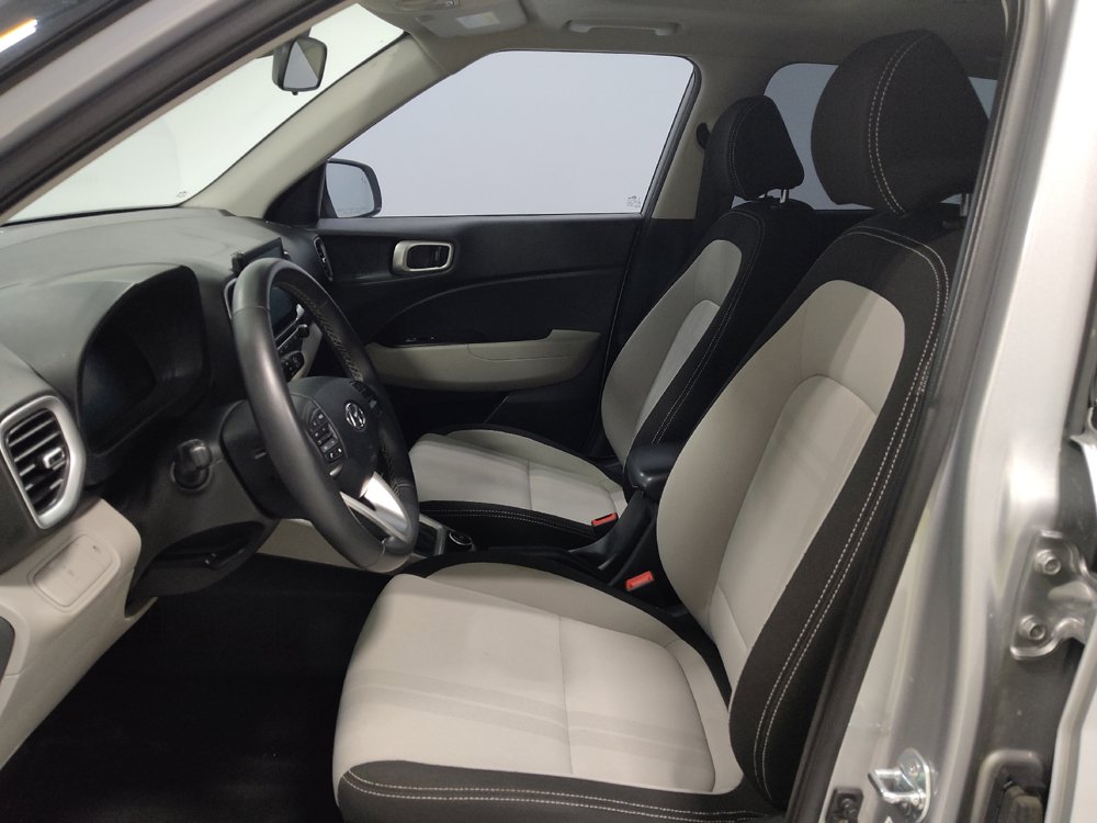 Used 2025 Hyundai Venue SEL FWD image 17