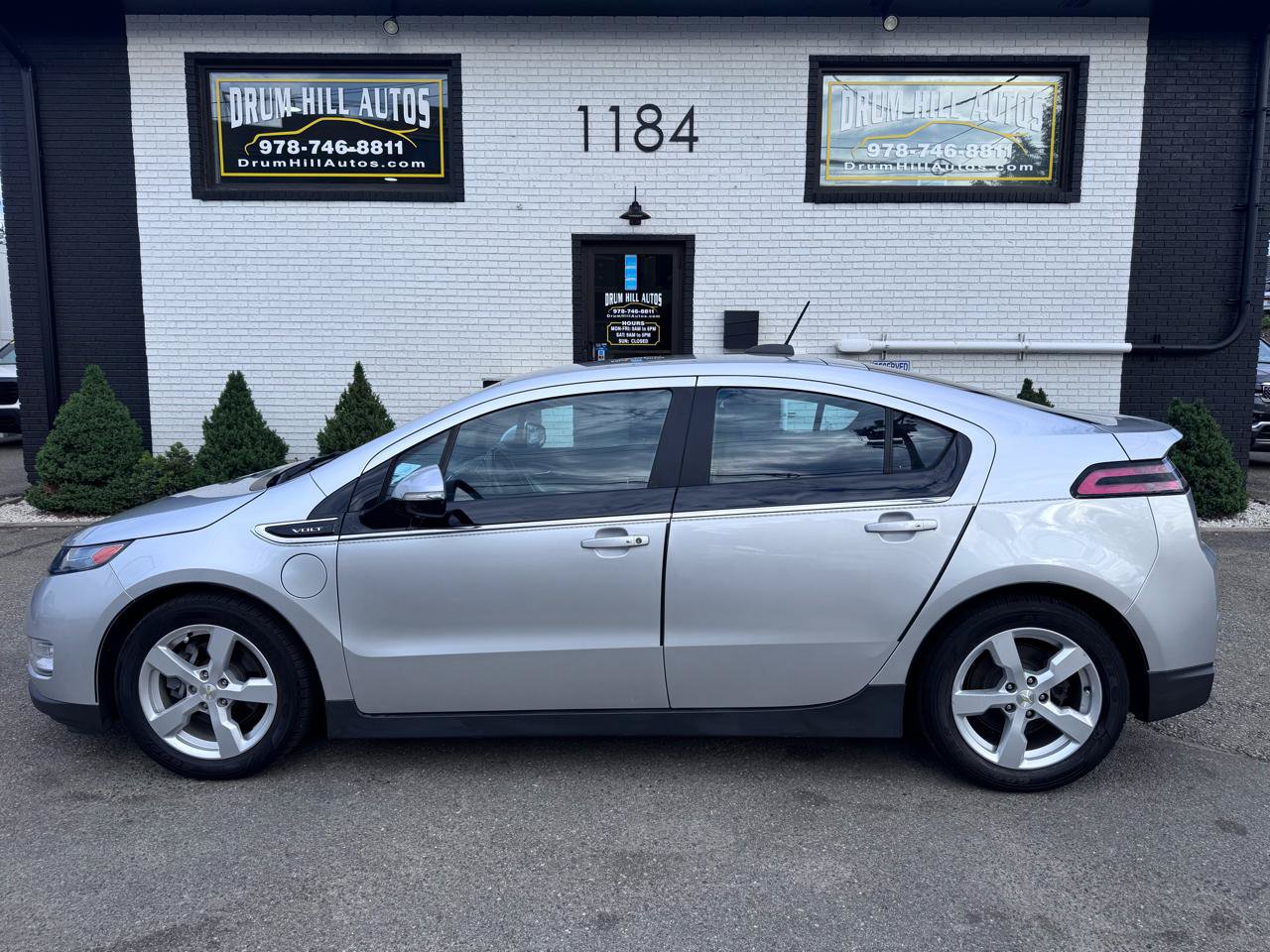Used 2015 Chevrolet Volt Premium w/ Premium Trim Package FWD image 2