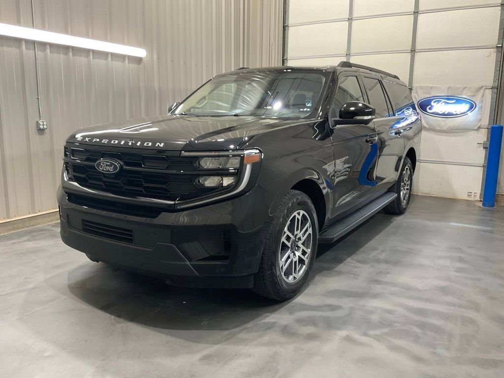 Used 2025 Ford Expedition Max Active AWD/4WD image 3
