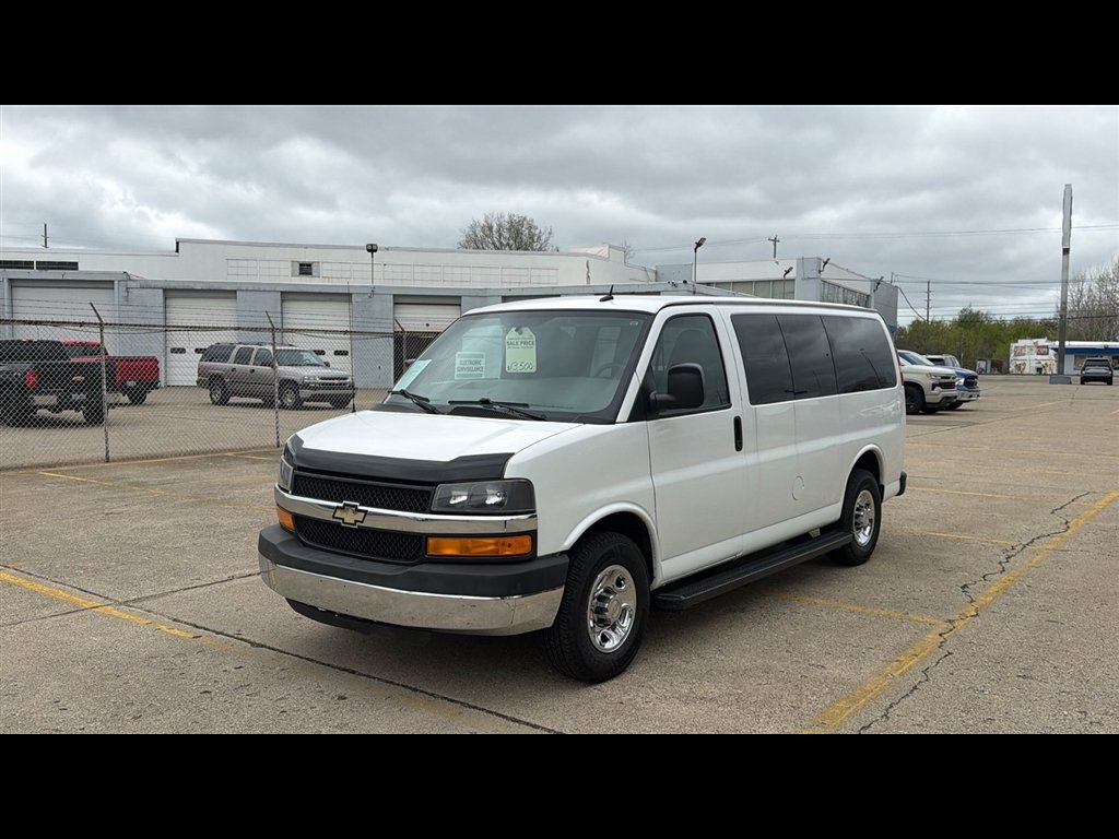 Used 2015 Chevrolet Express 2500 LT w/ LT Preferred Equipment Group RWD image 2