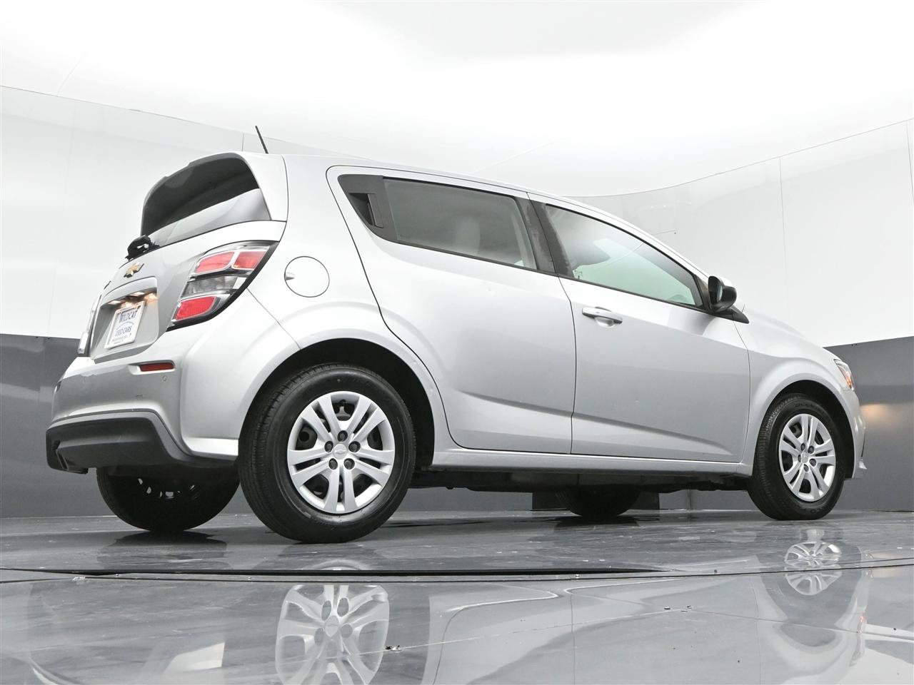 Used 2020 Chevrolet Sonic LT FWD image 33