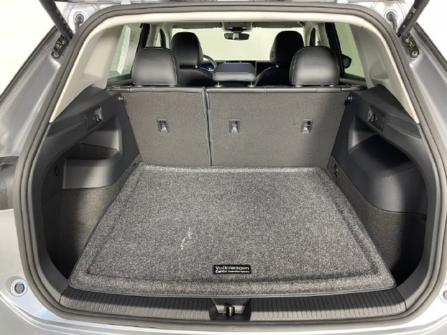 Used 2025 Volkswagen Tiguan SE FWD image 17