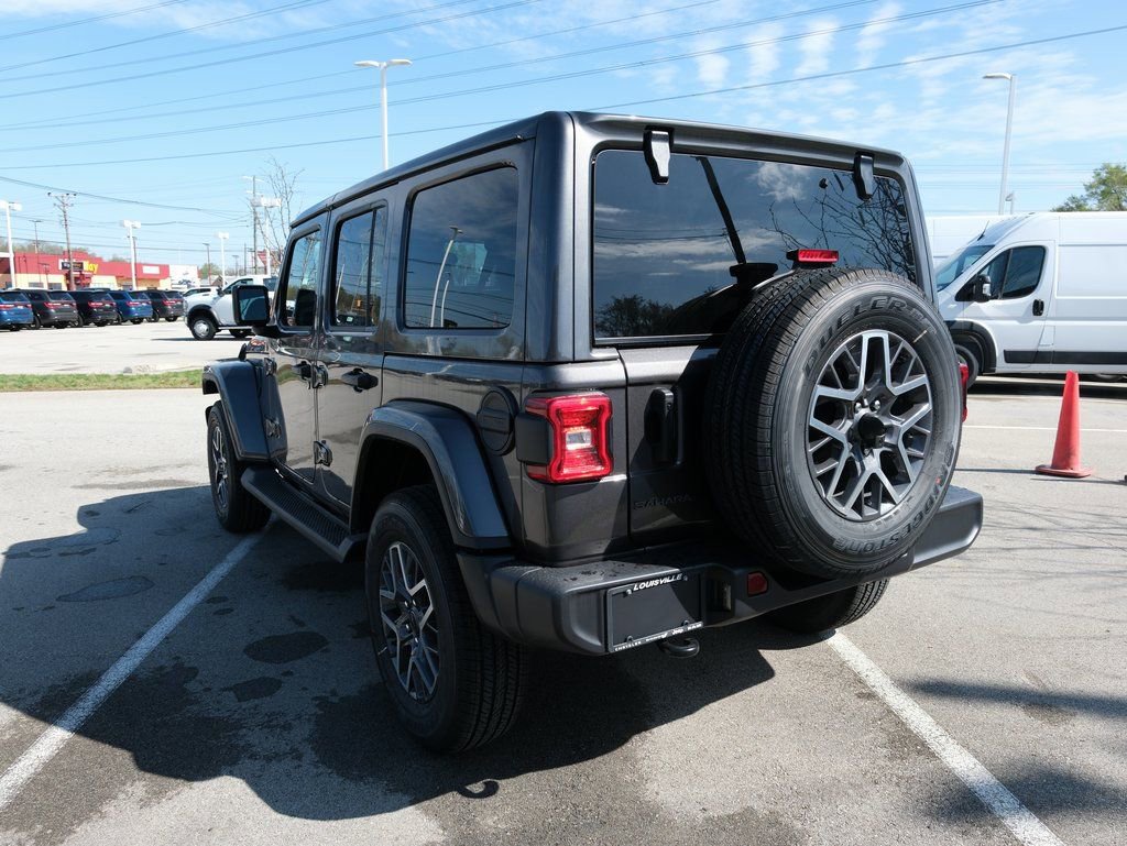New 2025 Jeep Wrangler Unlimited Sahara AWD/4WD image 11