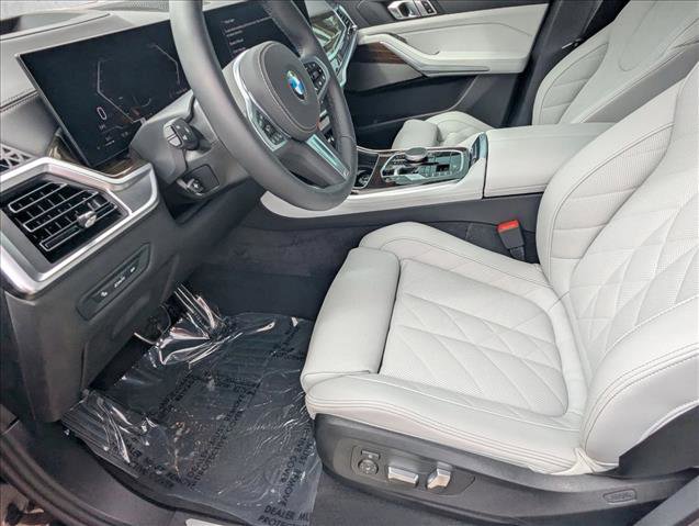 Used 2026 BMW X5 xDrive40i w/ M Sport Package AWD/4WD image 17
