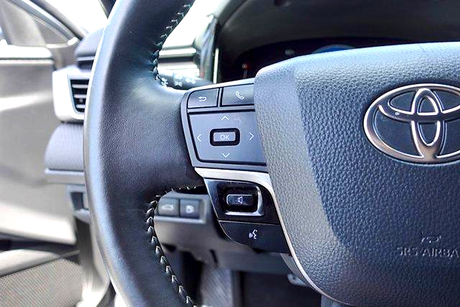 Used 2025 Toyota Camry SE w/ Multimedia Upgrade Package FWD image 14