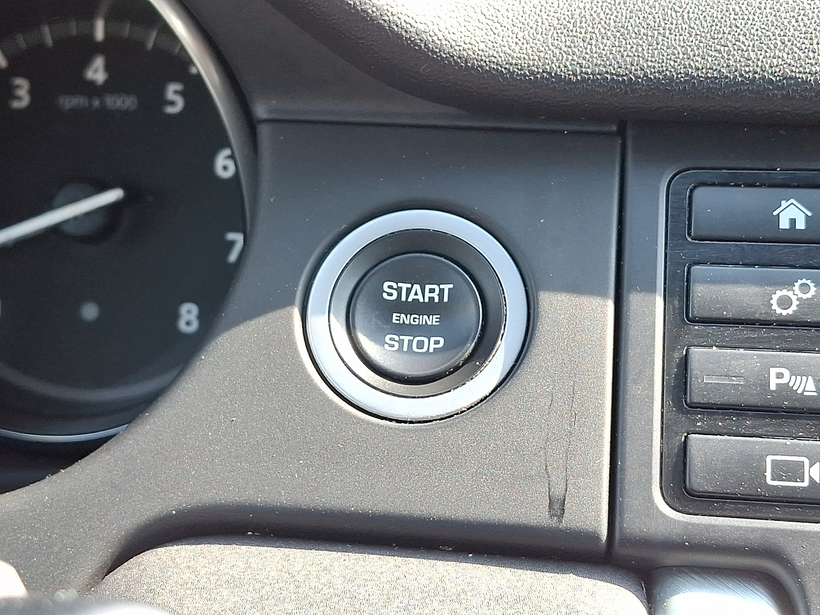 Used 2019 Land Rover Discovery Sport HSE AWD/4WD image 23