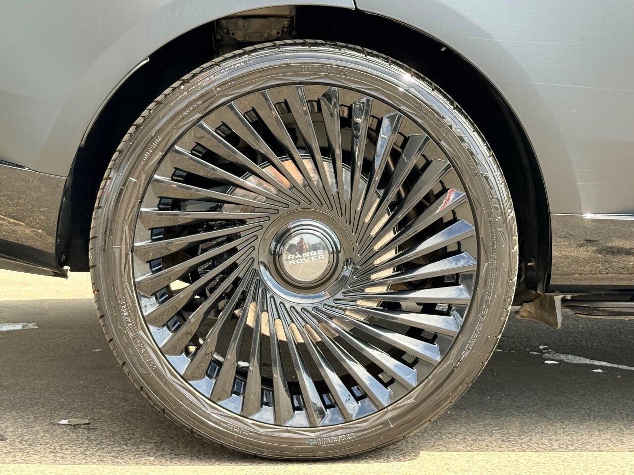 Used 2022 Land Rover Range Rover Long Wheelbase SE image 12