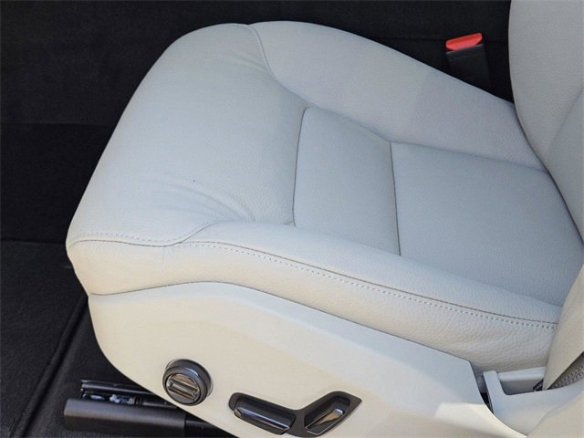 Certified 2025 Volvo XC60 T8 Plus w/ Protection Package Premier image 28