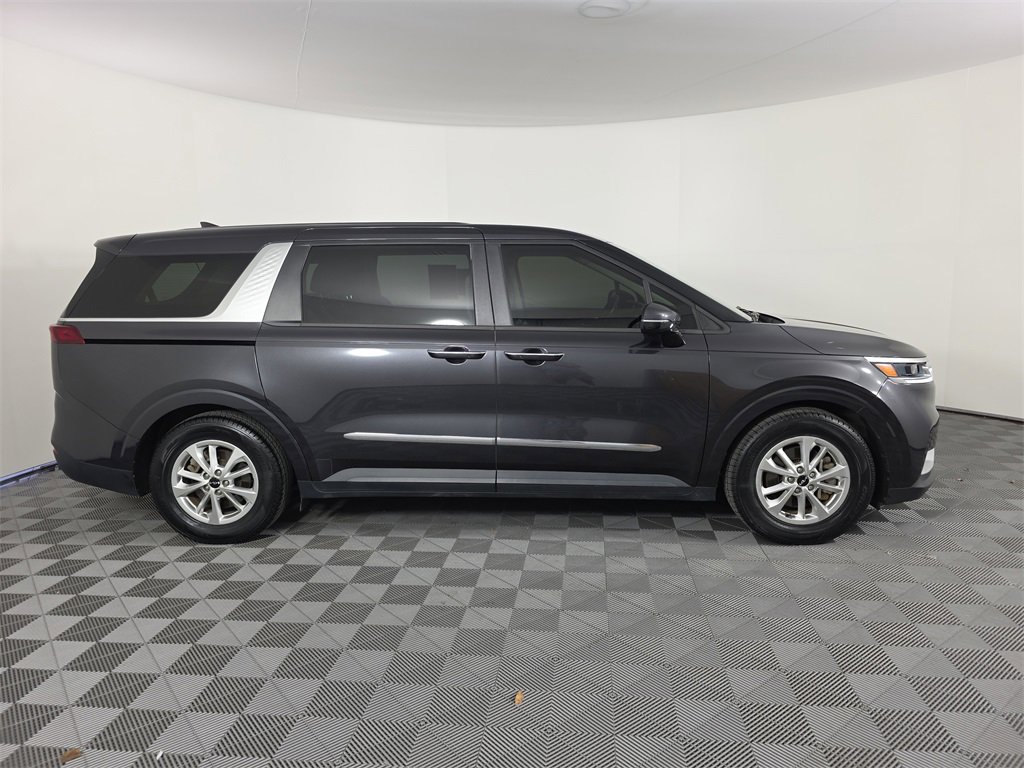 Used 2022 Kia Carnival LX image 8