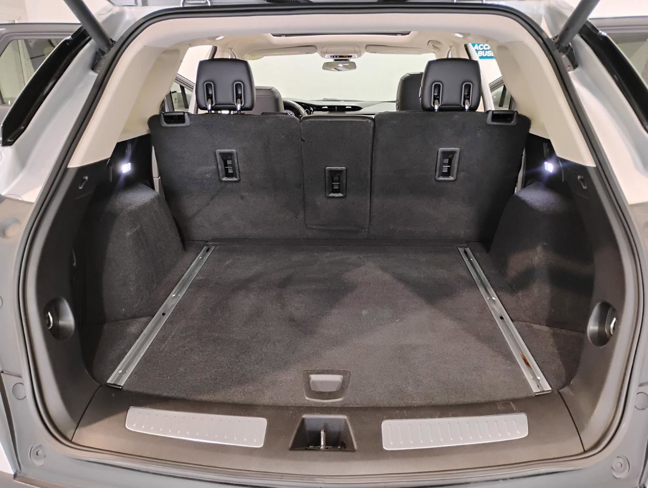 Used 2018 Cadillac XT5 Luxury w/ Driver Awareness Package image 53