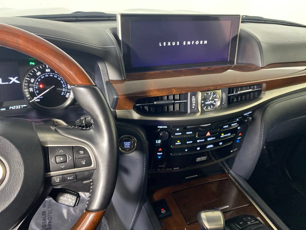 Used 2021 Lexus LX 570 4WD w/ Luxury Package image 17