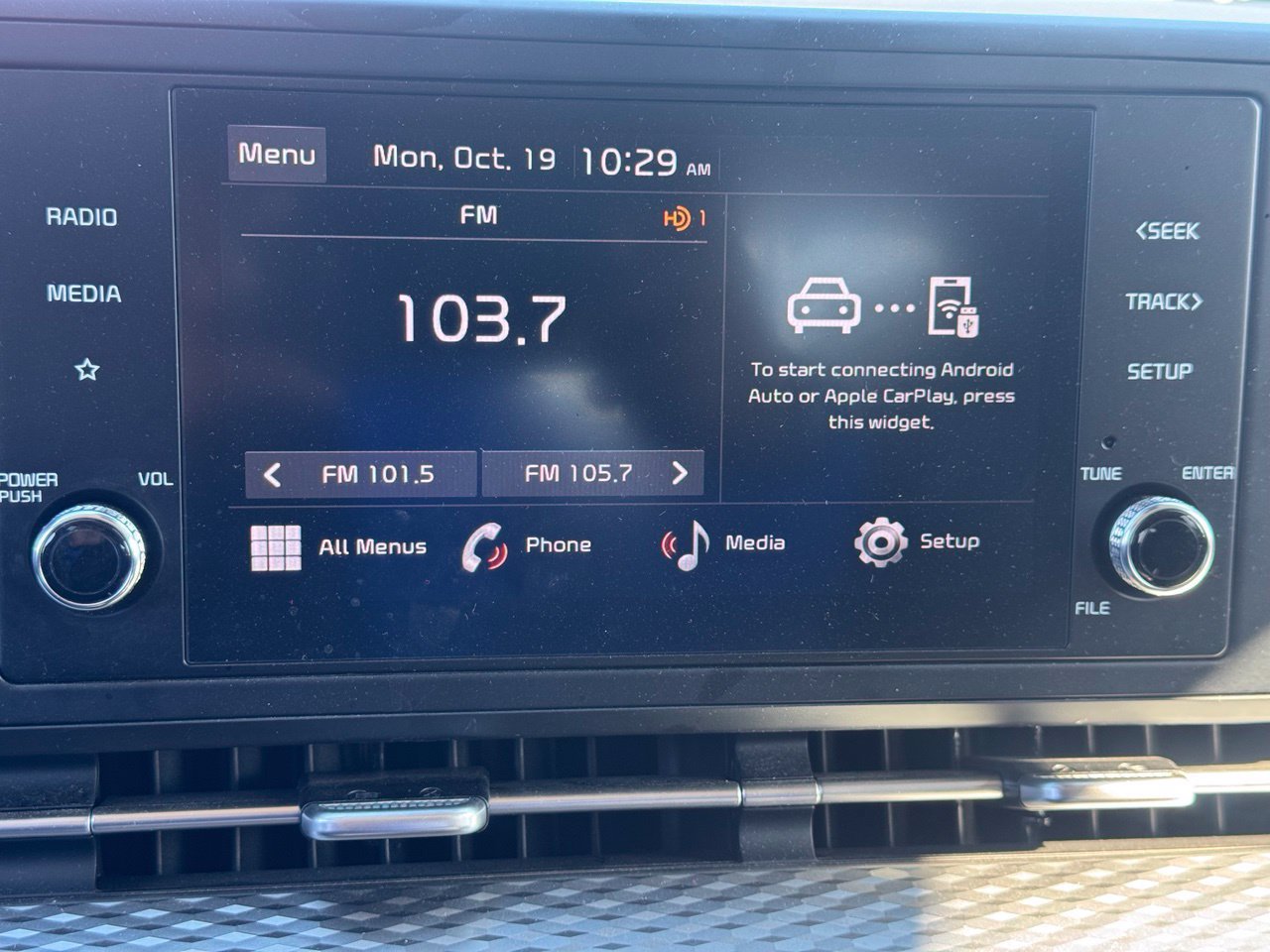 Used 2024 Kia Carnival LX FWD image 9