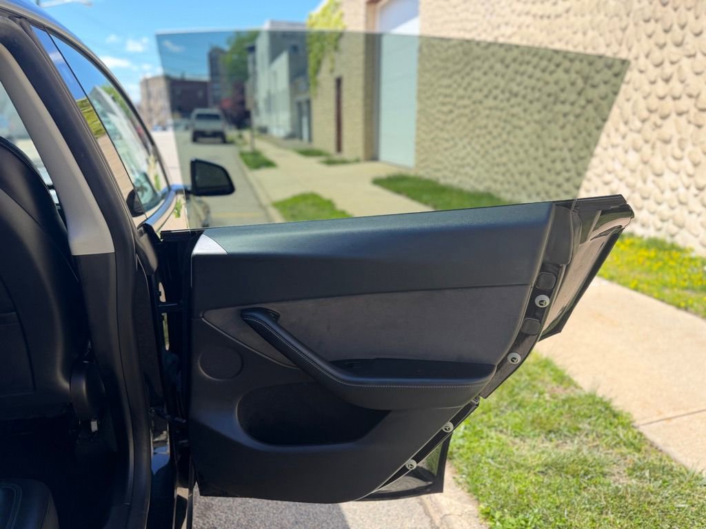 Used 2023 Tesla Model Y Performance AWD/4WD image 25