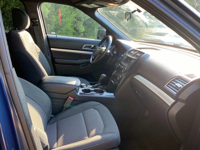 Used 2017 Ford Explorer XLT AWD/4WD image 36