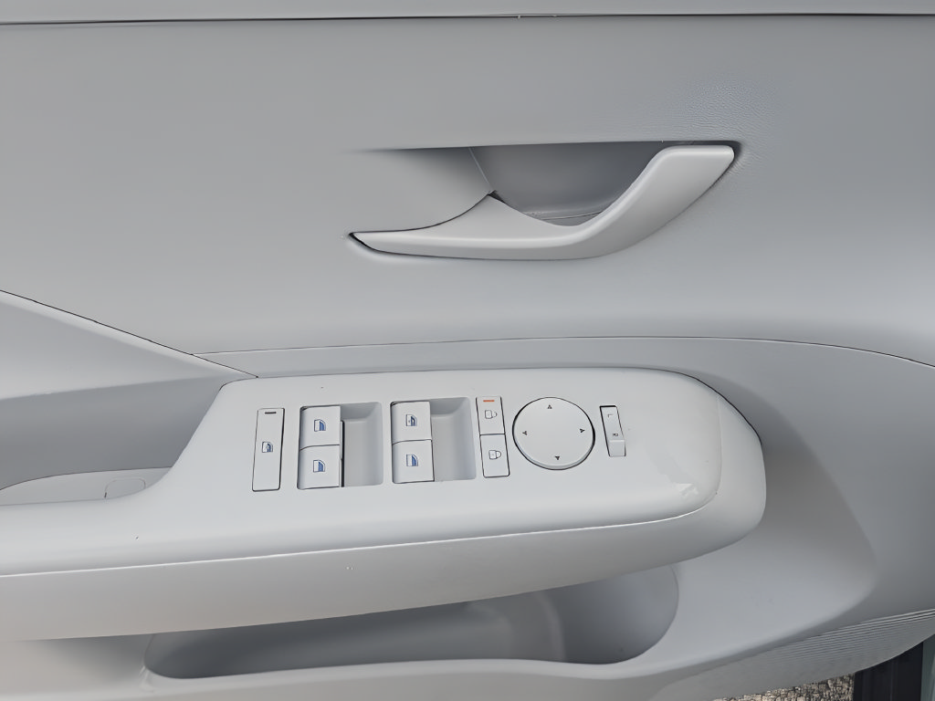 Used 2025 Hyundai Kona SEL FWD image 11