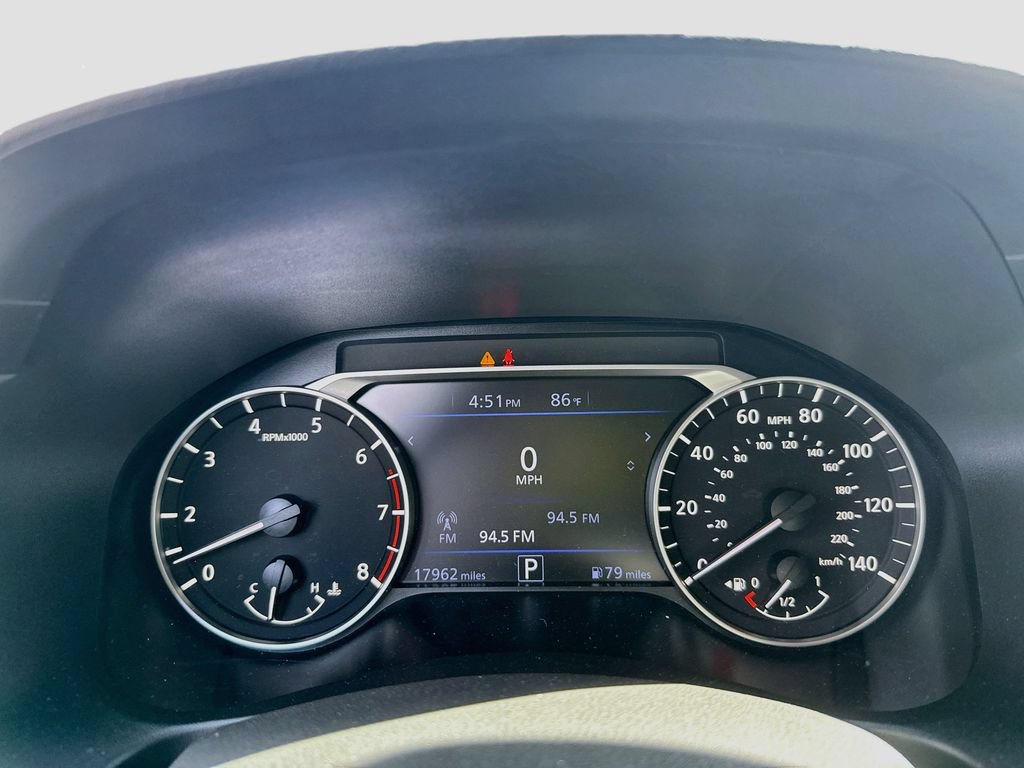 Used 2024 Nissan Altima 2.5 SV FWD image 14