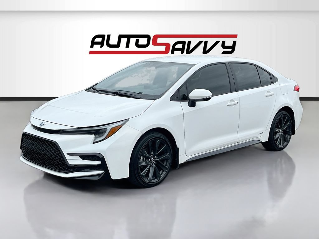 Used 2024 Toyota Corolla SE AWD/4WD image 3