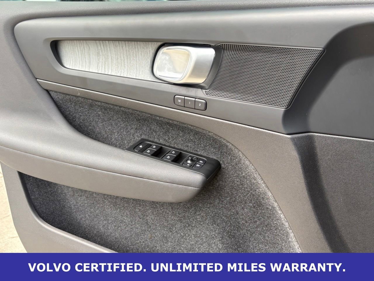 Certified 2025 Volvo XC40 B5 Plus AWD/4WD image 24