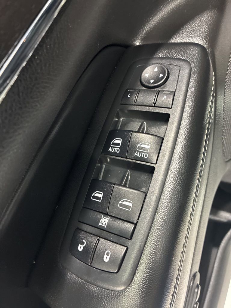 Used 2017 Jeep Grand Cherokee Limited image 18