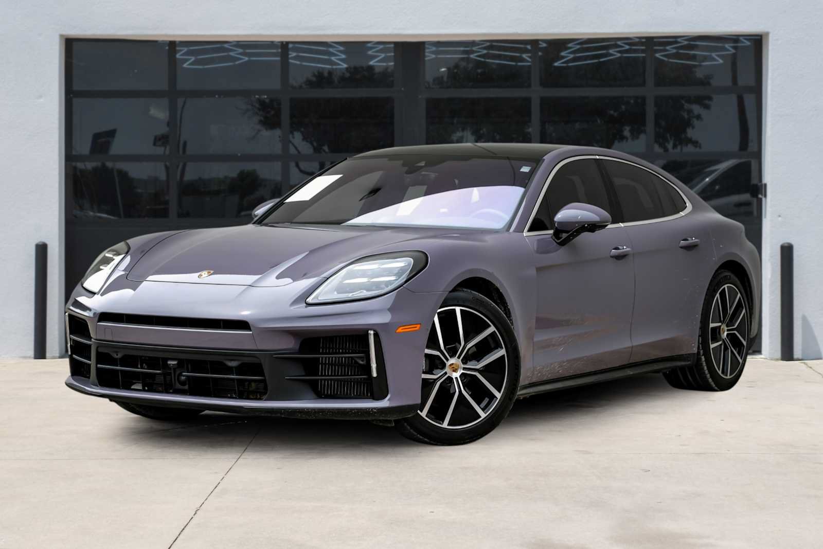 Used 2024 Porsche Panamera RWD image 1