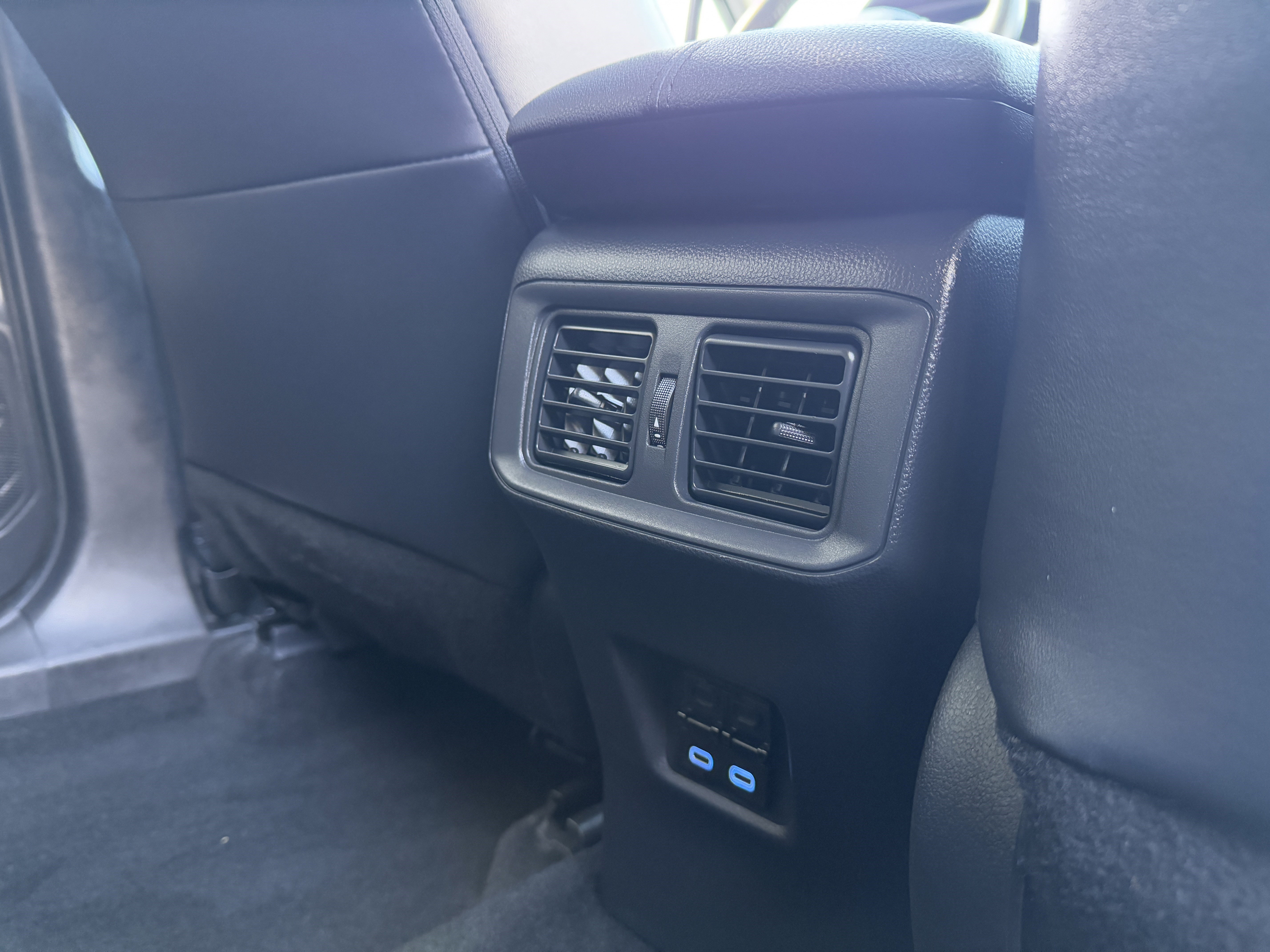 Used 2022 Toyota RAV4 XLE Premium image 27