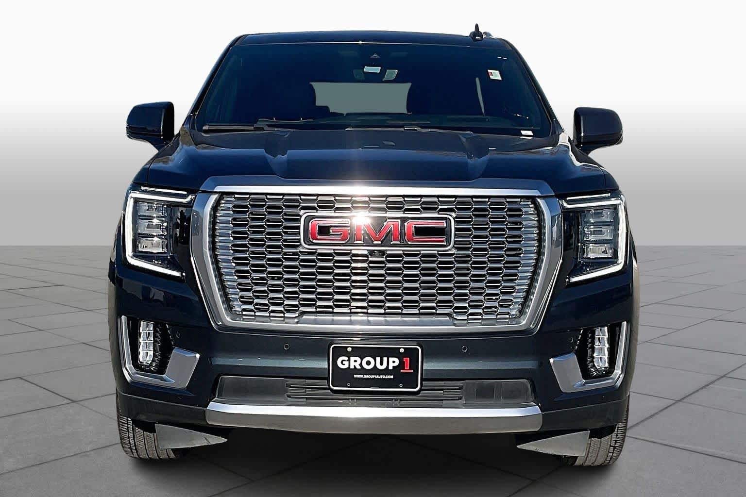 Used 2021 GMC Yukon Denali w/ Denali Premium Package AWD/4WD image 9